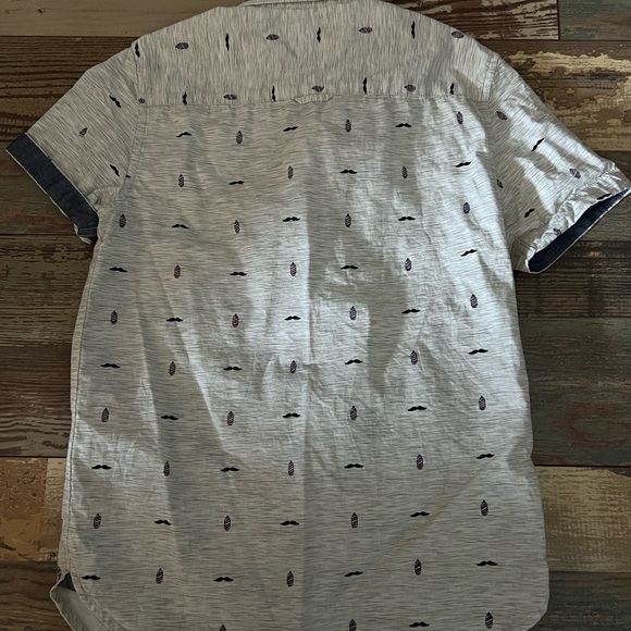 2 Boys Dress shirts - Picture 7 of 7